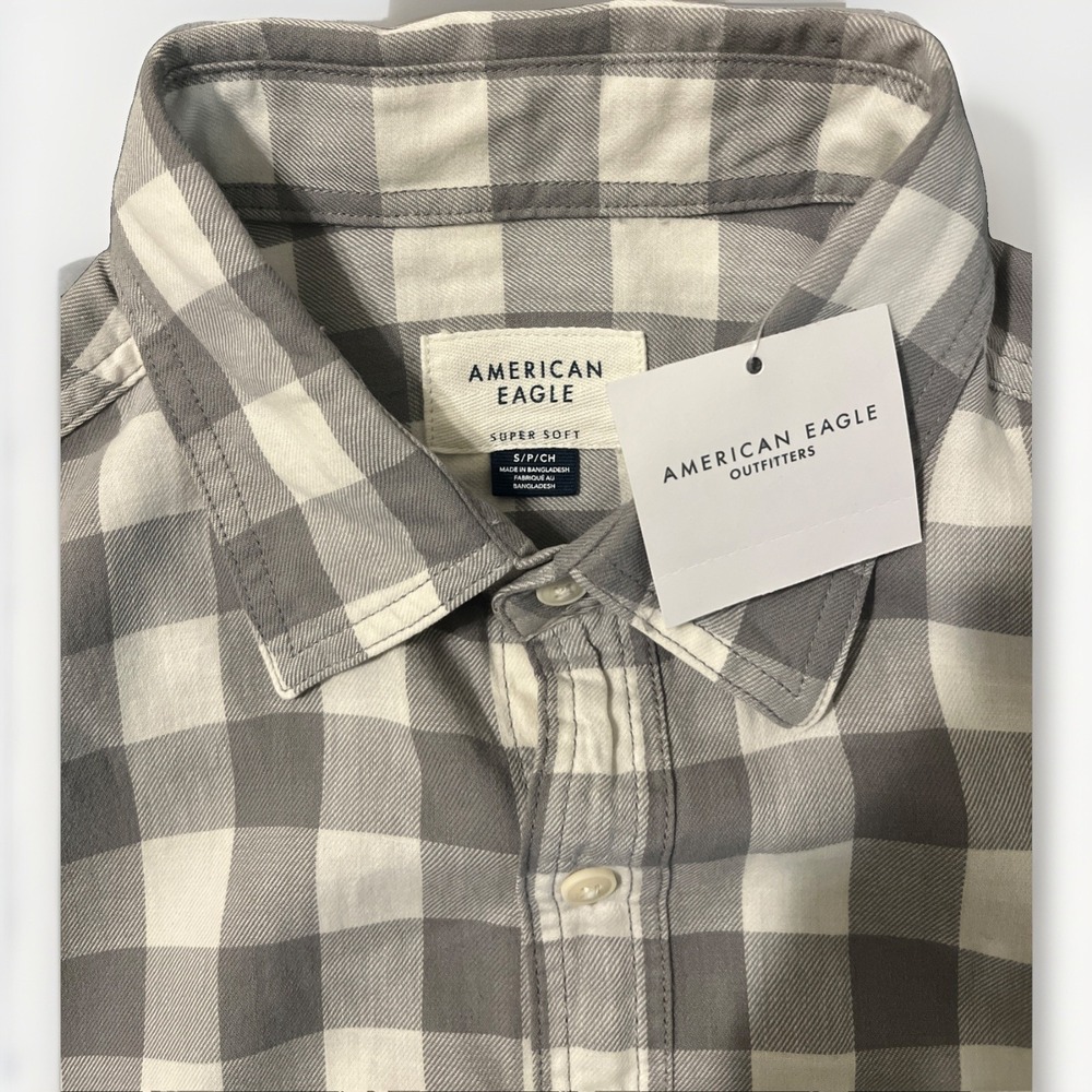 American Eagle Shirt Mens Small S White Plaid Long Sleeve Button Up Classic Fit